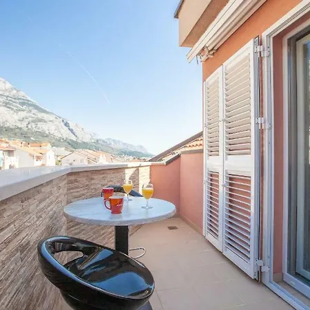 Kiwi Anna * Makarska